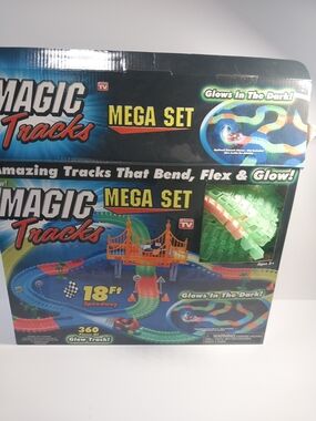Mega Set Glow-In-The-Dark Race Track - Green/Orange/Blue